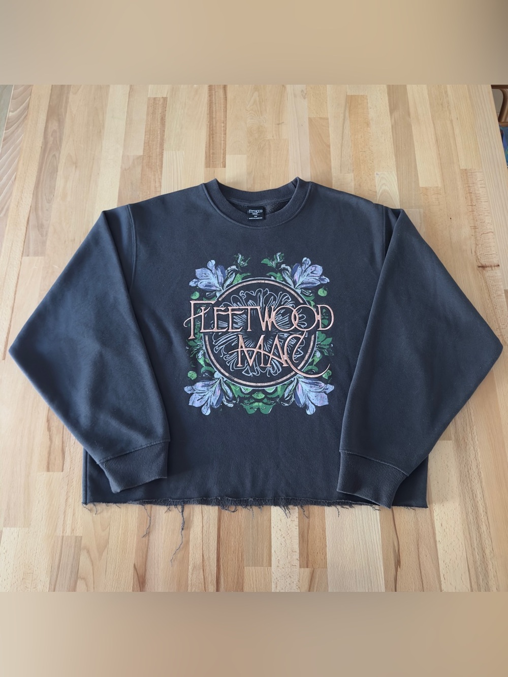 Fleetwood Mac Flowers Circle Embroidered Cropped Black Sweatshirt